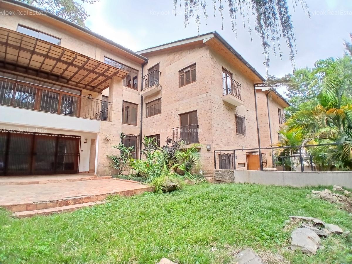 5 Bed Townhouse with En Suite at Lavington - 2