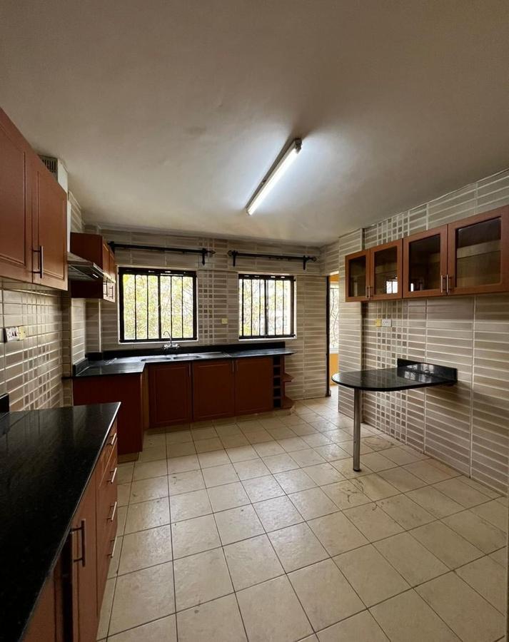 3 Bed Apartment with En Suite at Hatheru Road - 6