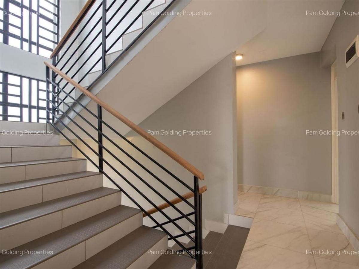 5 Bed Townhouse with En Suite in Syokimau - 16