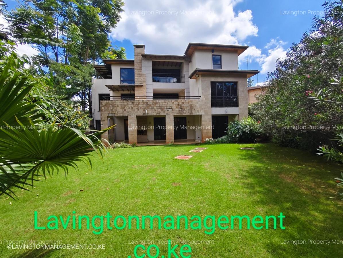 5 Bed Villa with En Suite at Lavington Green - 1