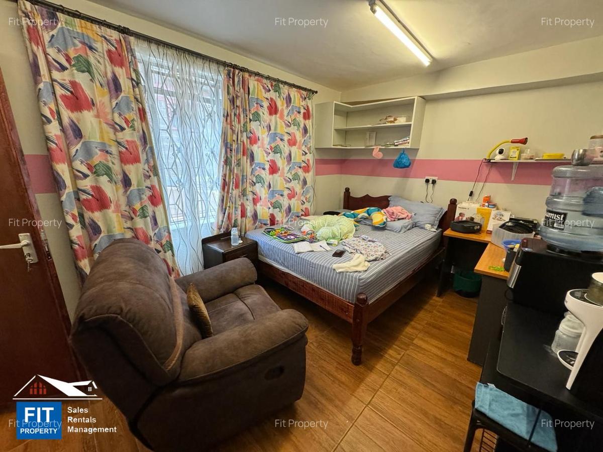 4 Bed House in Parklands - 15