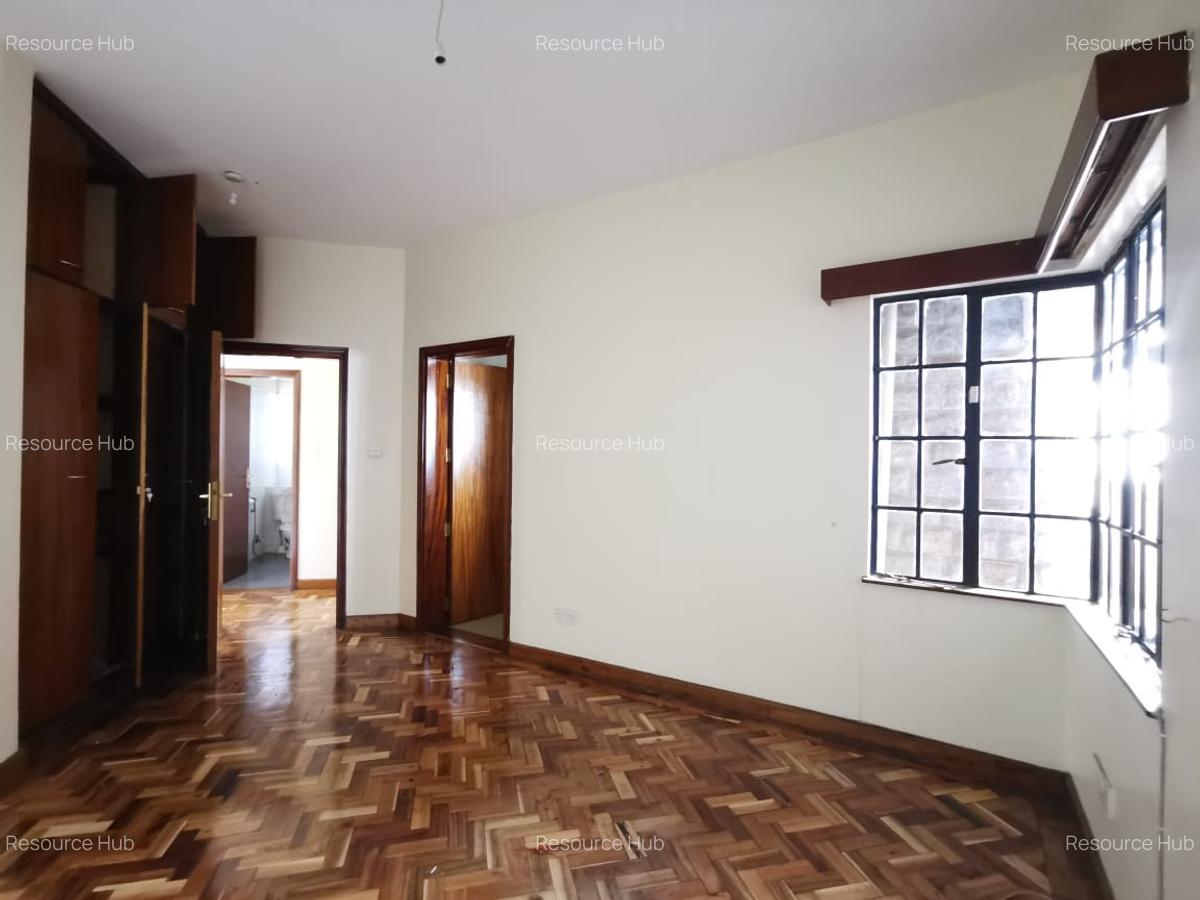 4 Bed Townhouse with En Suite at Spring Valley - 19