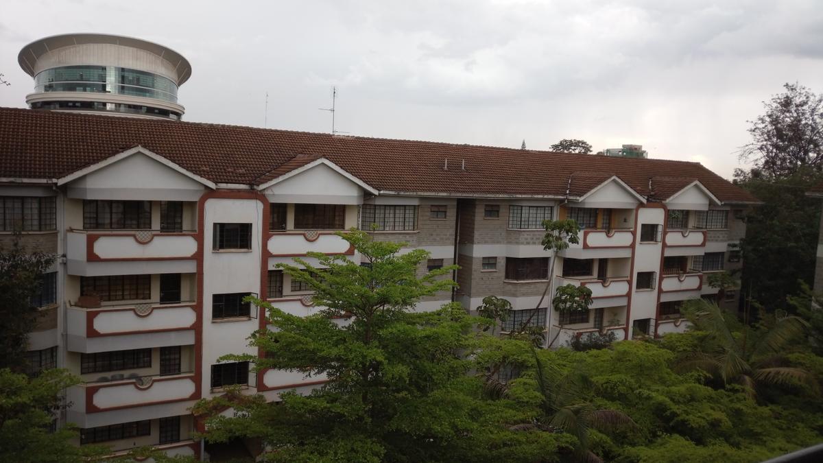 2 Bed Apartment with En Suite at Near Sarit Centre - 3