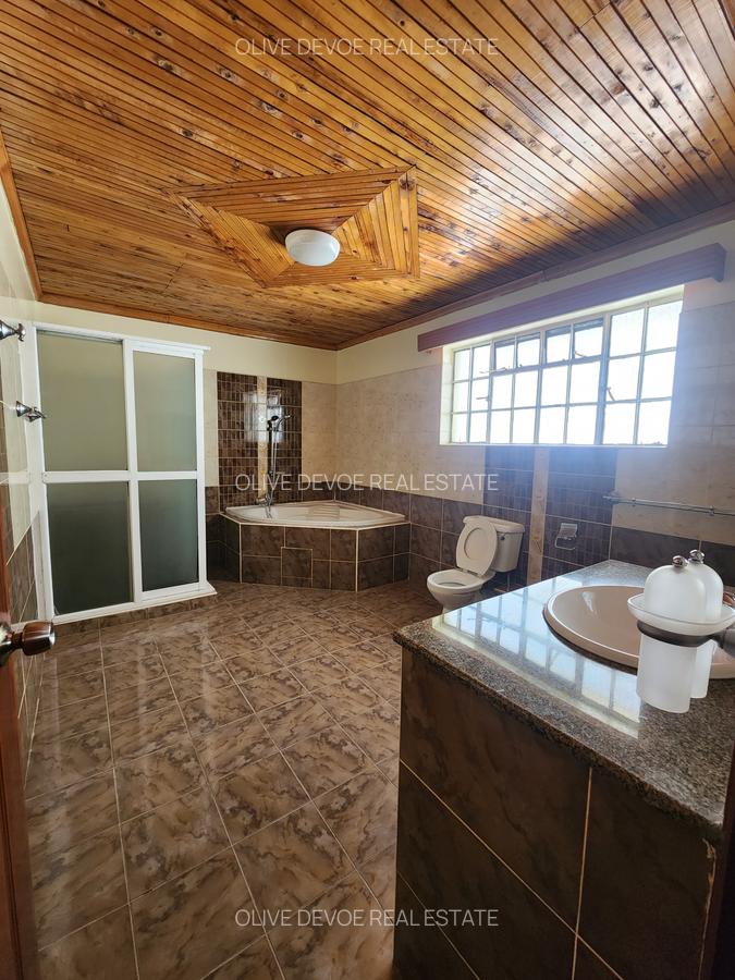 4 Bed Townhouse with En Suite in Lavington - 14