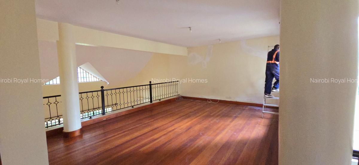 5 Bed Townhouse with En Suite at Lavington Green - 17