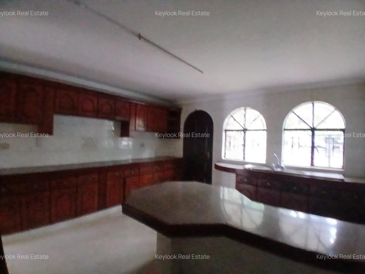 5 Bed Townhouse with En Suite at Riverside Garden - 13