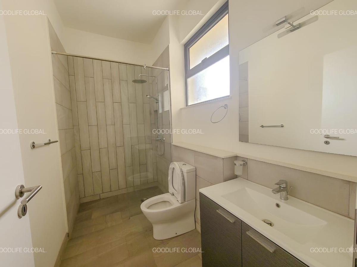 4 Bed Apartment with En Suite at Riverside - 16