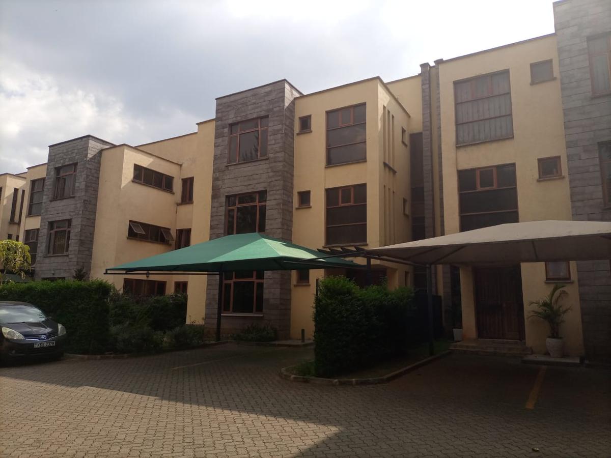 7 Bed Villa with En Suite at Lavington - 1