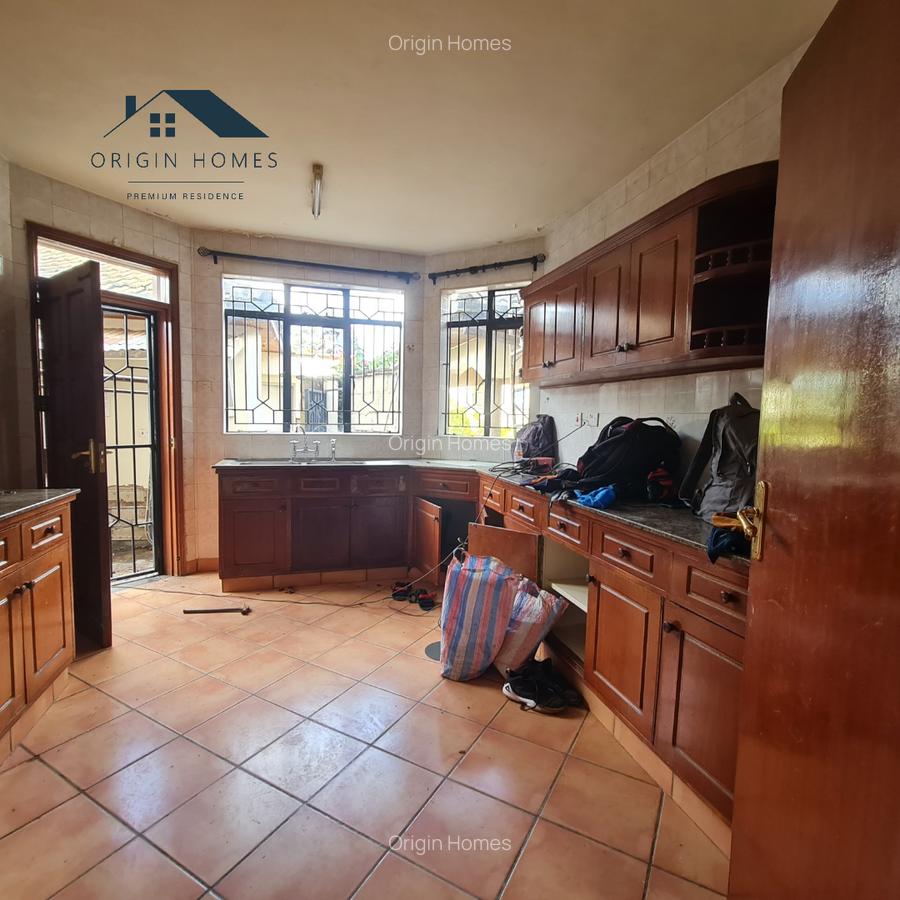 5 Bed Townhouse with En Suite at Lavington - 11