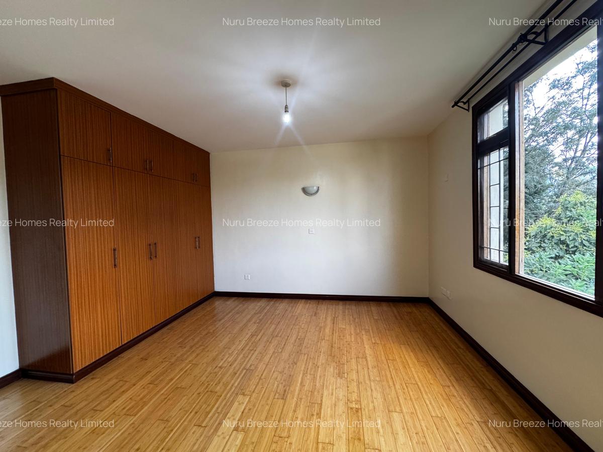 3 Bed Apartment with En Suite in Riverside - 5