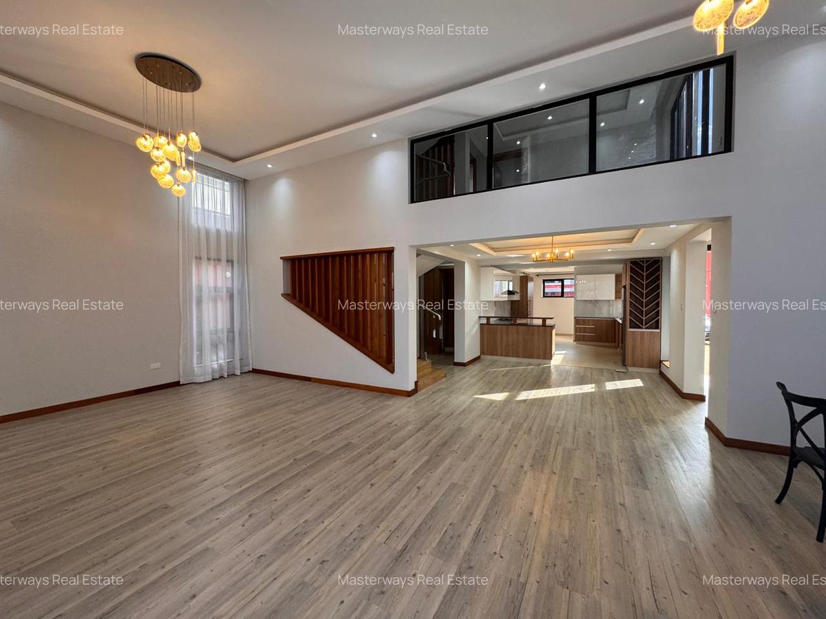 4 Bed Villa with En Suite in Membley - 2