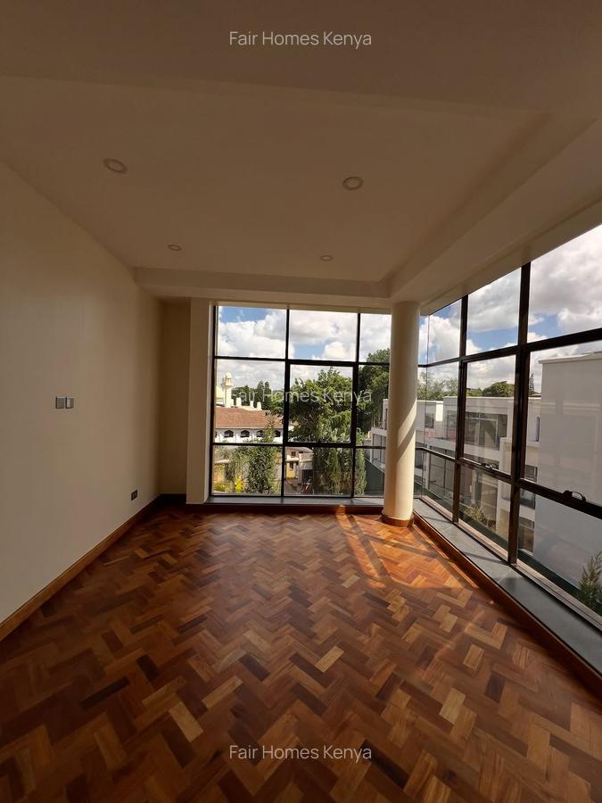 5 Bed Townhouse with En Suite at Lavington Green - 10