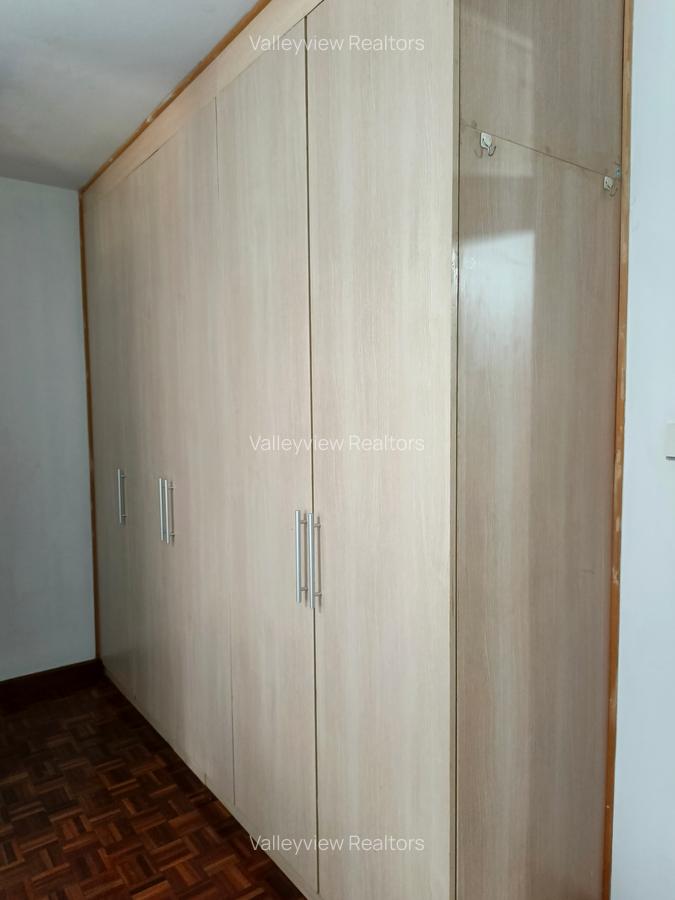 3 Bed Villa with En Suite at Lavington - 12