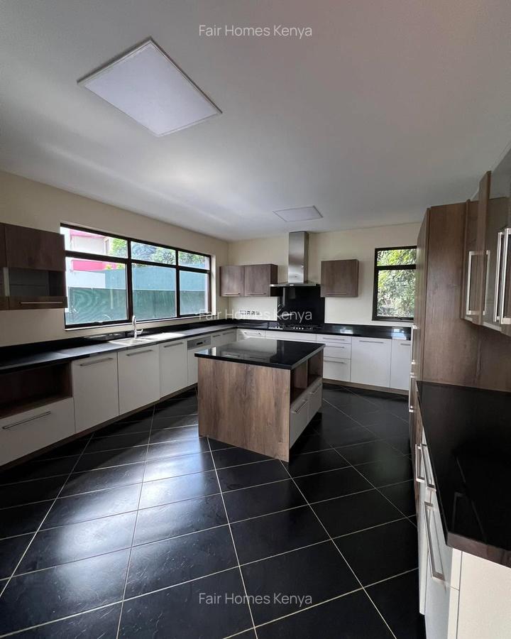 5 Bed Townhouse with En Suite at Elmolo Drive - 3