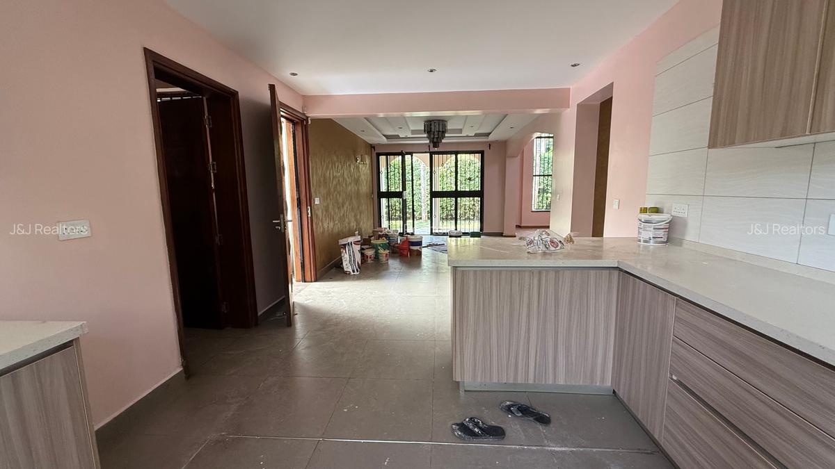 4 Bed Townhouse with En Suite in Lavington - 12