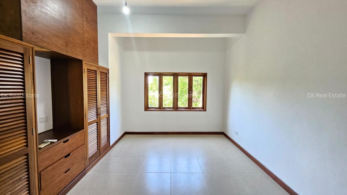 Serviced 3 Bed Apartment with En Suite at Sixth Avenue - 14