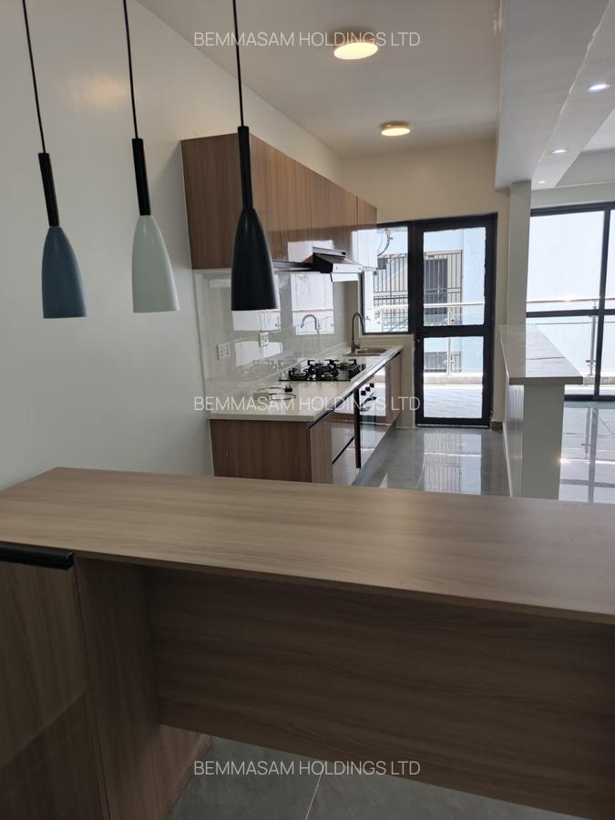 3 Bed Apartment with En Suite at Riverside - 5