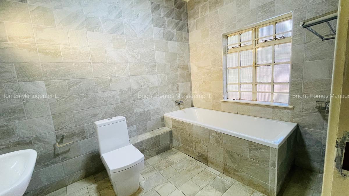 5 Bed House with En Suite in Lavington - 10