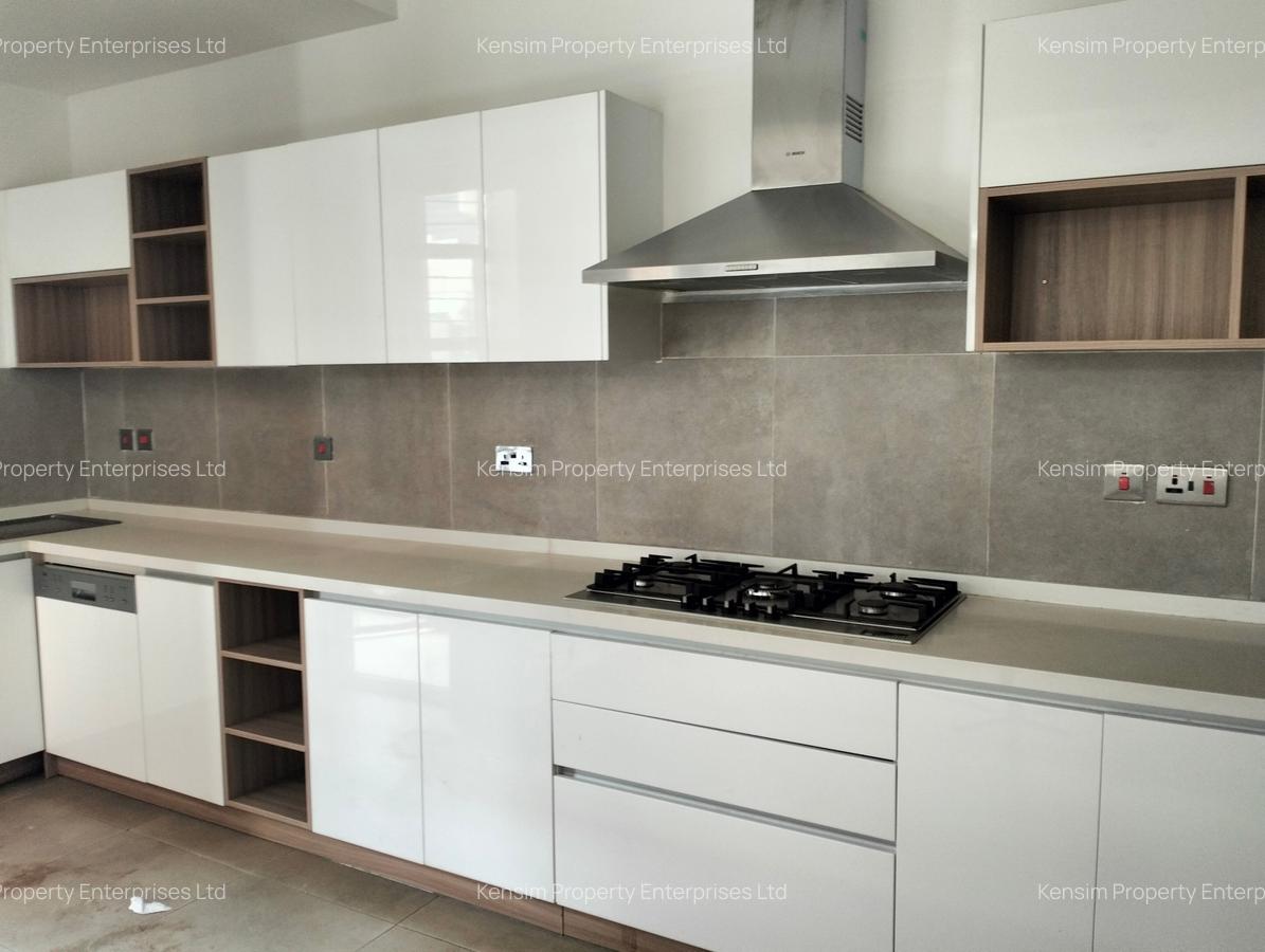 4 Bed Townhouse with En Suite in Lavington - 6