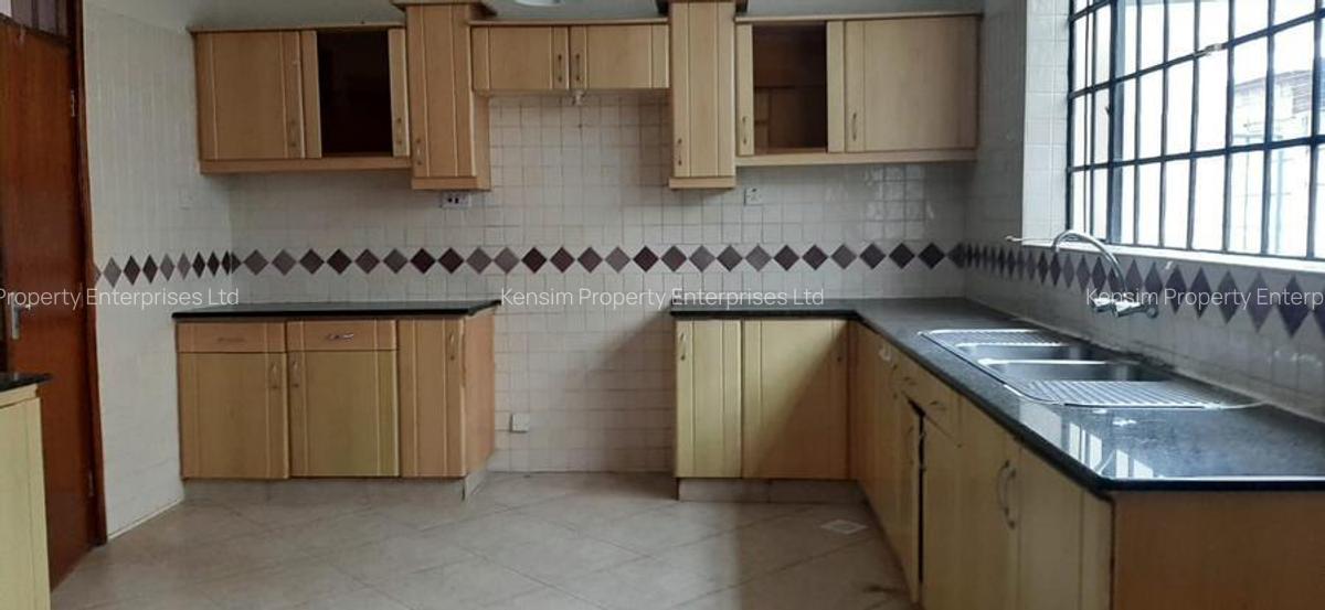 4 Bed Townhouse with En Suite in Spring Valley - 11