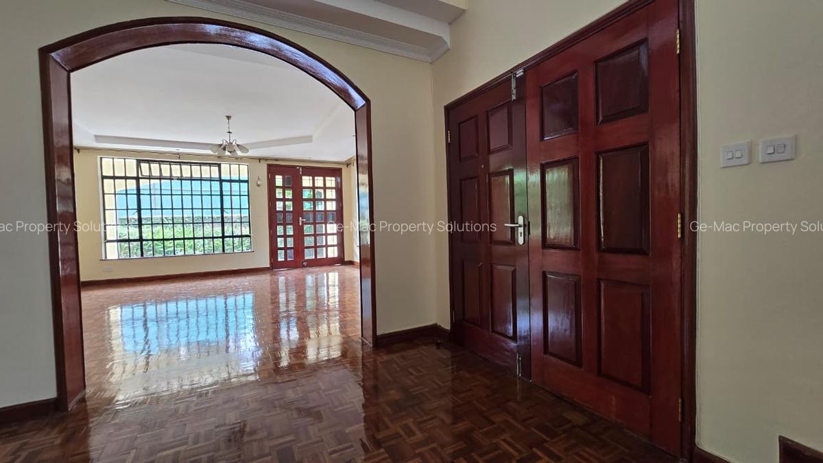 4 Bed House with En Suite in Lavington - 7