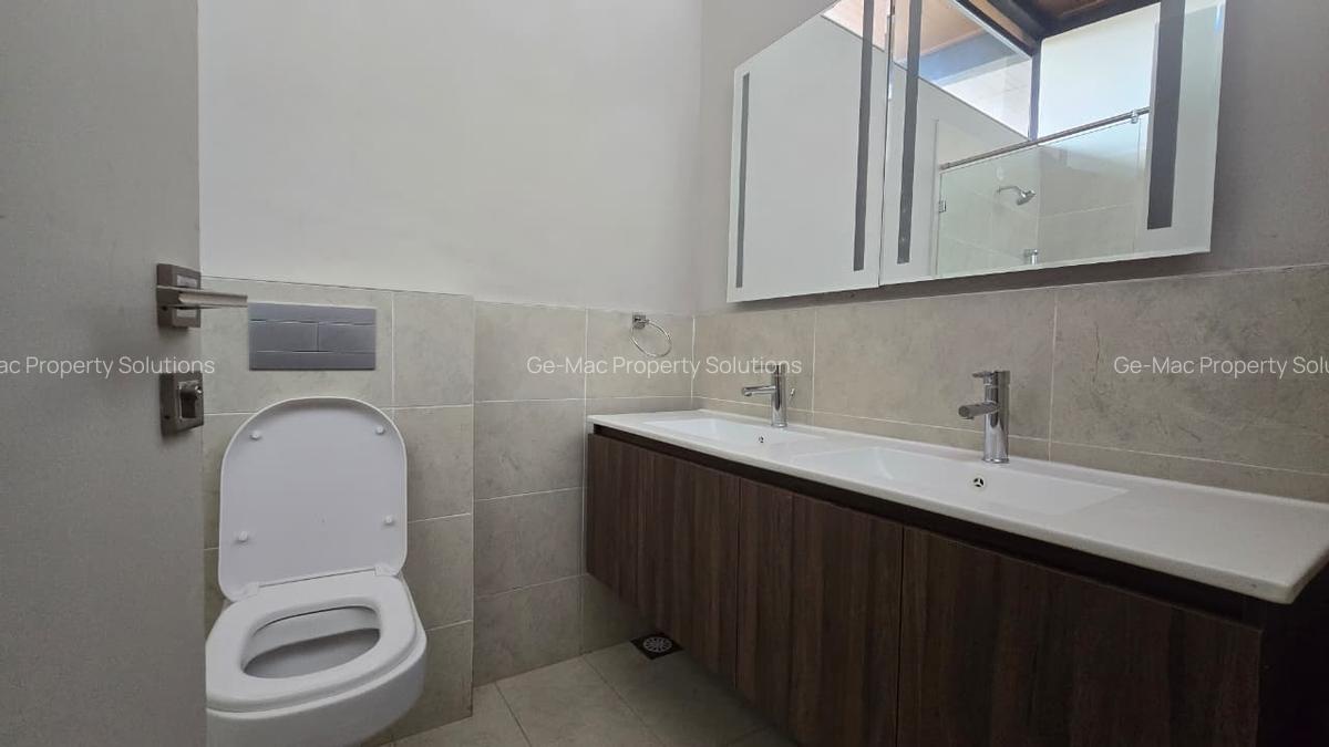 4 Bed House with En Suite in Runda - 13