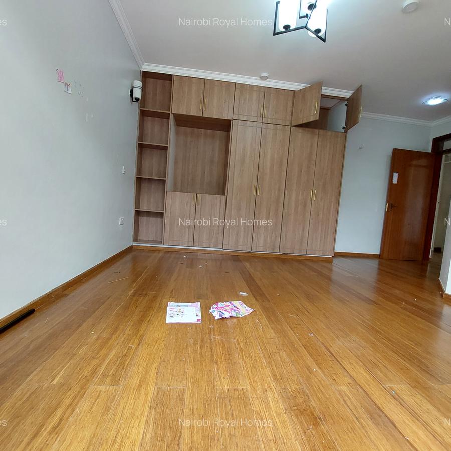 5 Bed Townhouse with En Suite at Lavington Convent Drive - 20