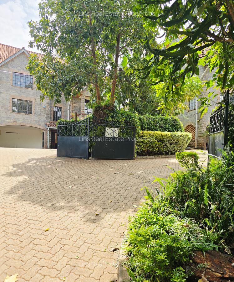 5 Bed Townhouse with En Suite in Lavington - 2