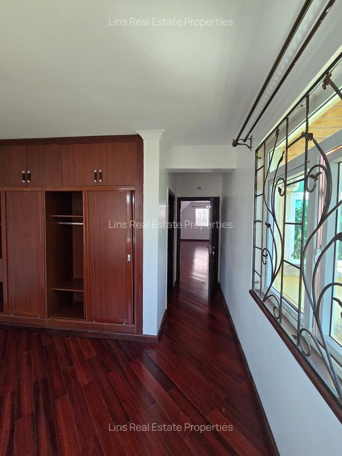 5 Bed Townhouse with En Suite in Lavington - 16