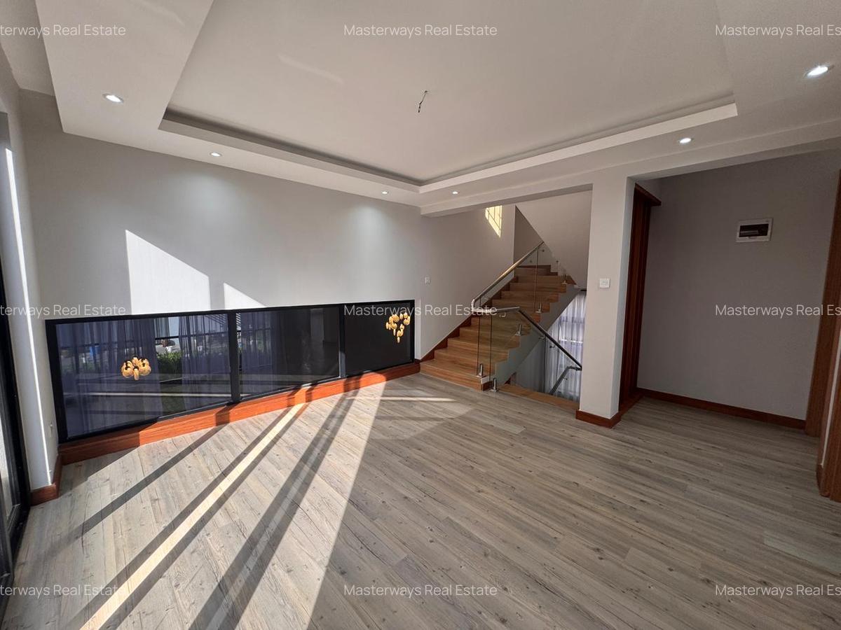 4 Bed Villa with En Suite in Membley - 16