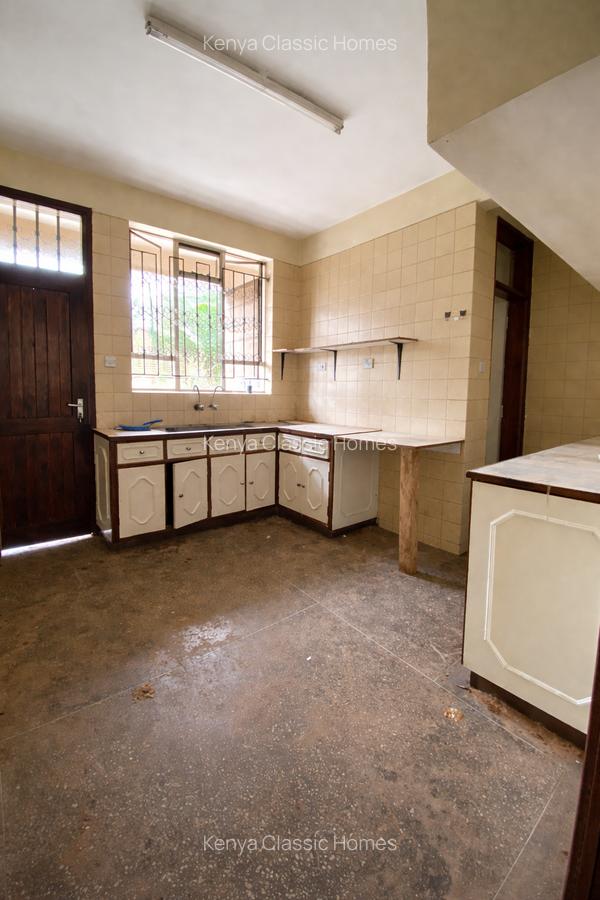 5 Bed Townhouse with En Suite at Kilimani - 11