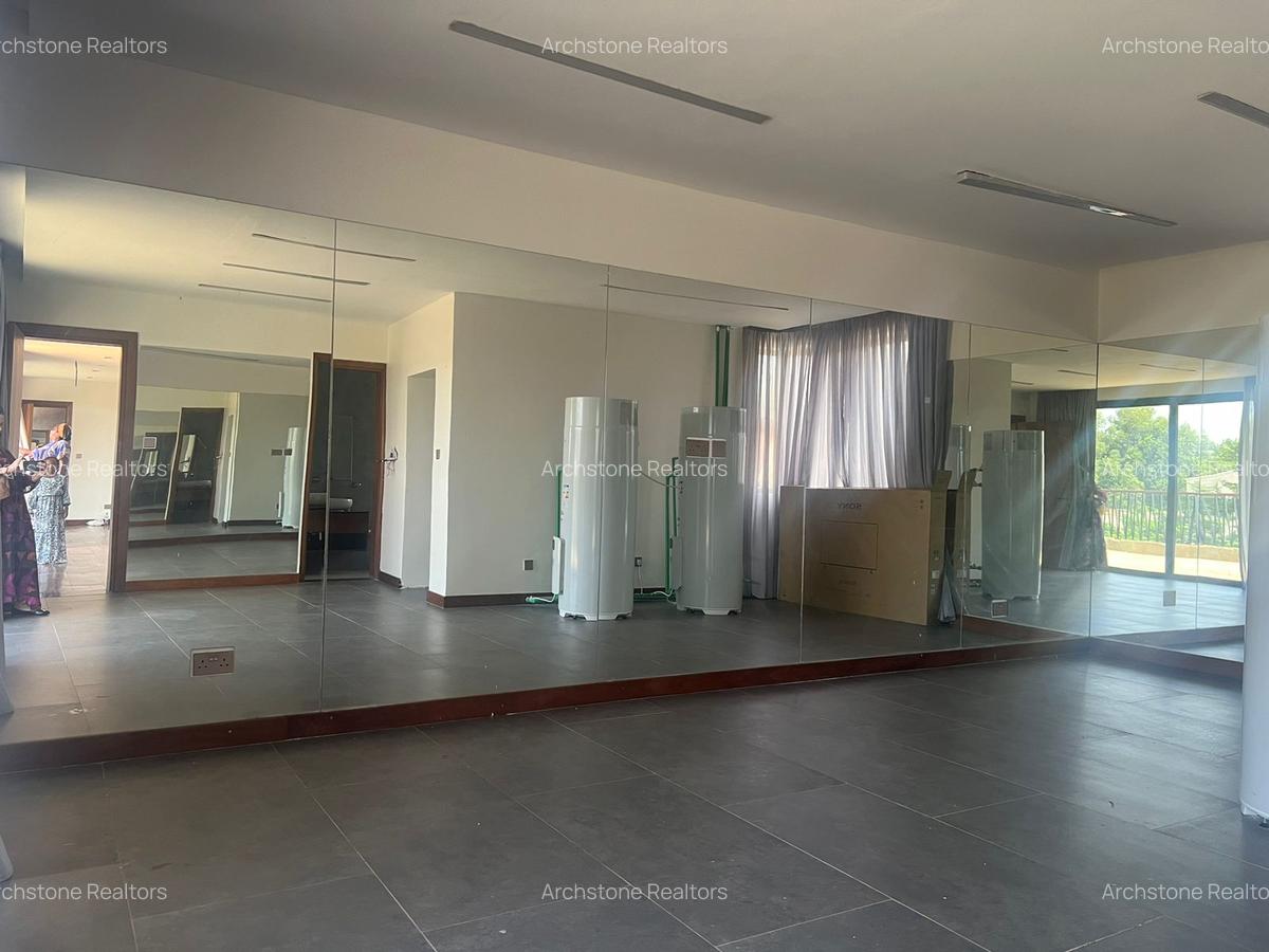 5 Bed House with En Suite in Runda - 3