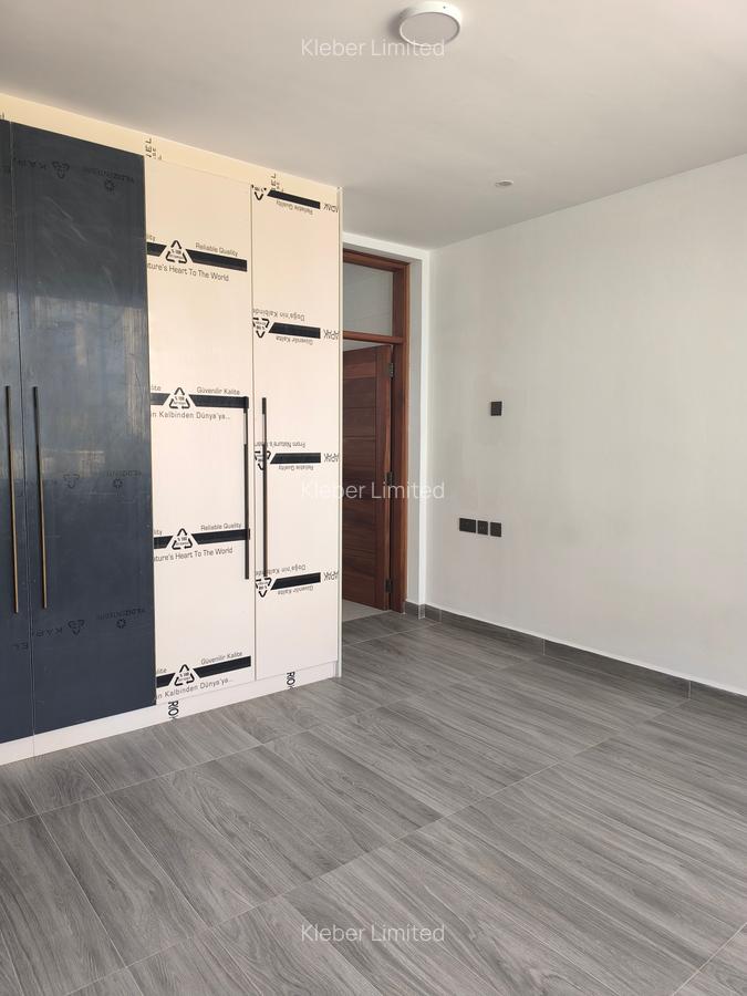 5 Bed Villa with En Suite in Lavington - 18