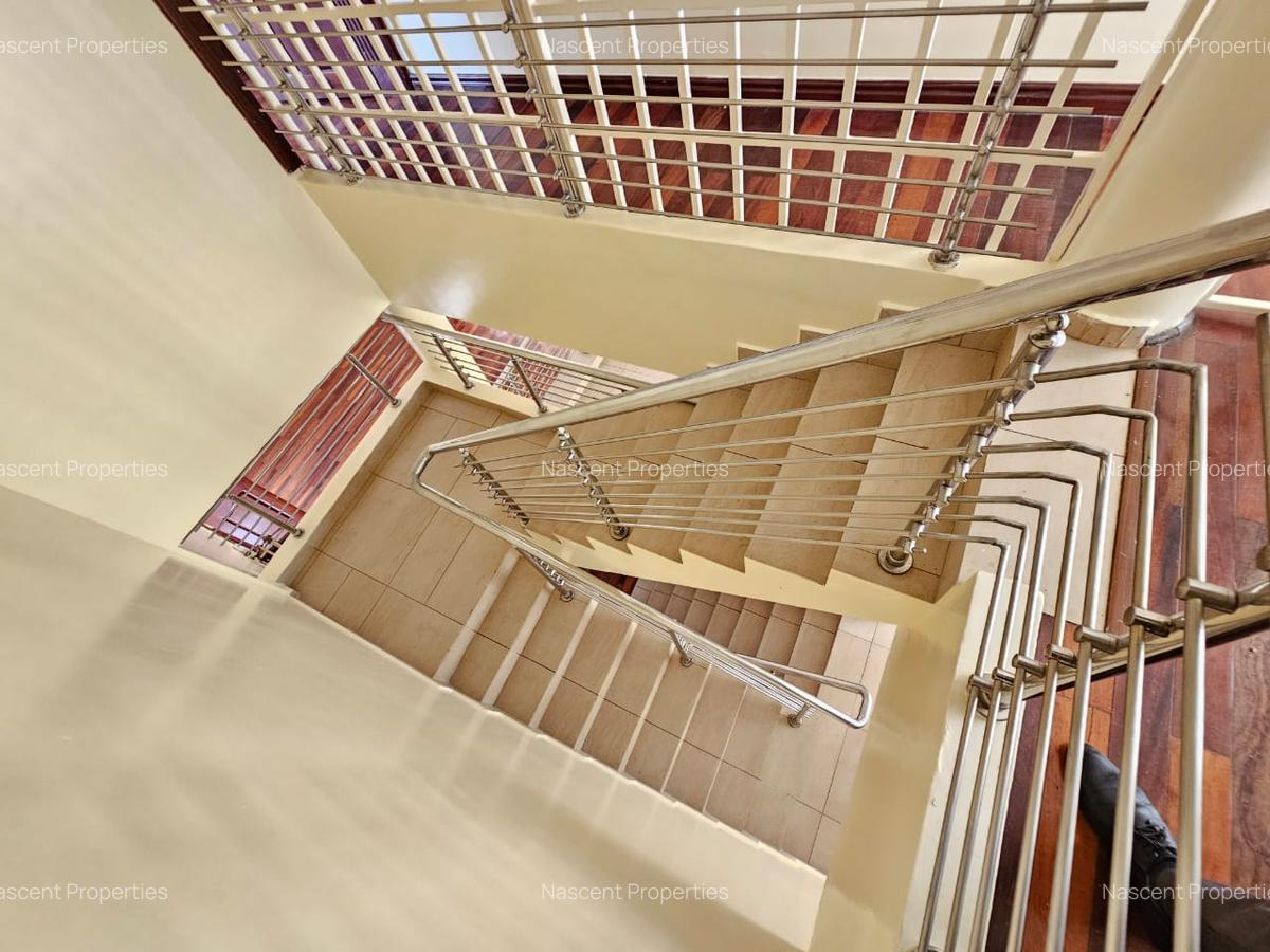 4 Bed Townhouse with En Suite in Kyuna - 16