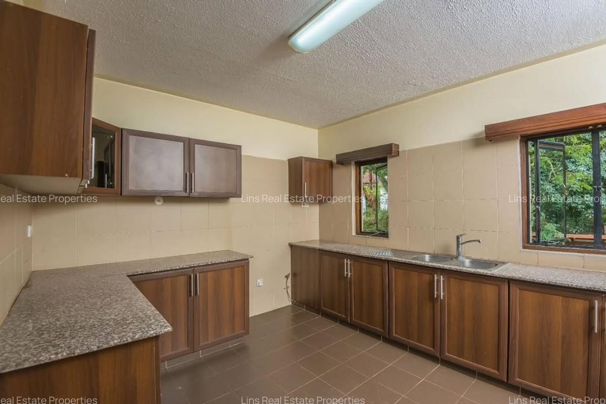 Serviced 4 Bed Apartment with En Suite in Riverside - 12