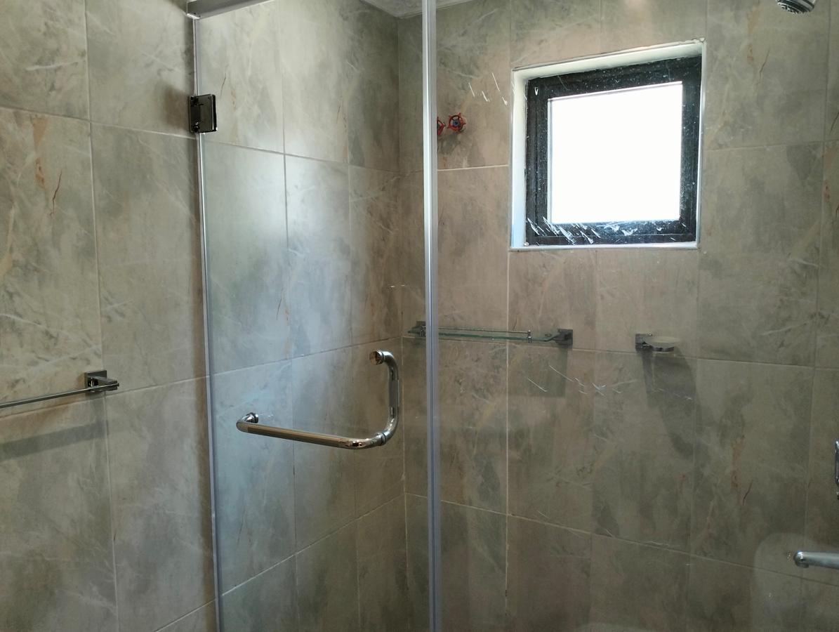 5 Bed Townhouse with En Suite in Lavington - 20