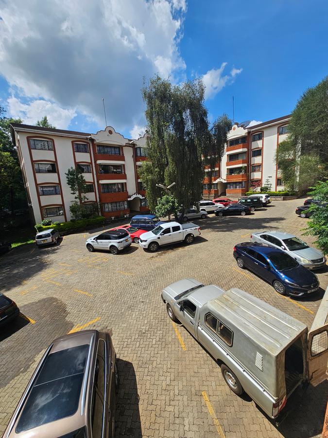 3 Bed Apartment with En Suite at Lavington - 16