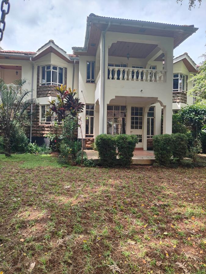 5 Bed House with En Suite at Lavington - 1