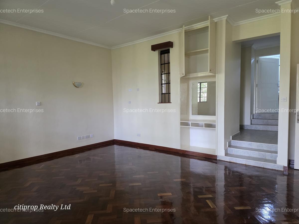 5 Bed House with En Suite in Runda - 16