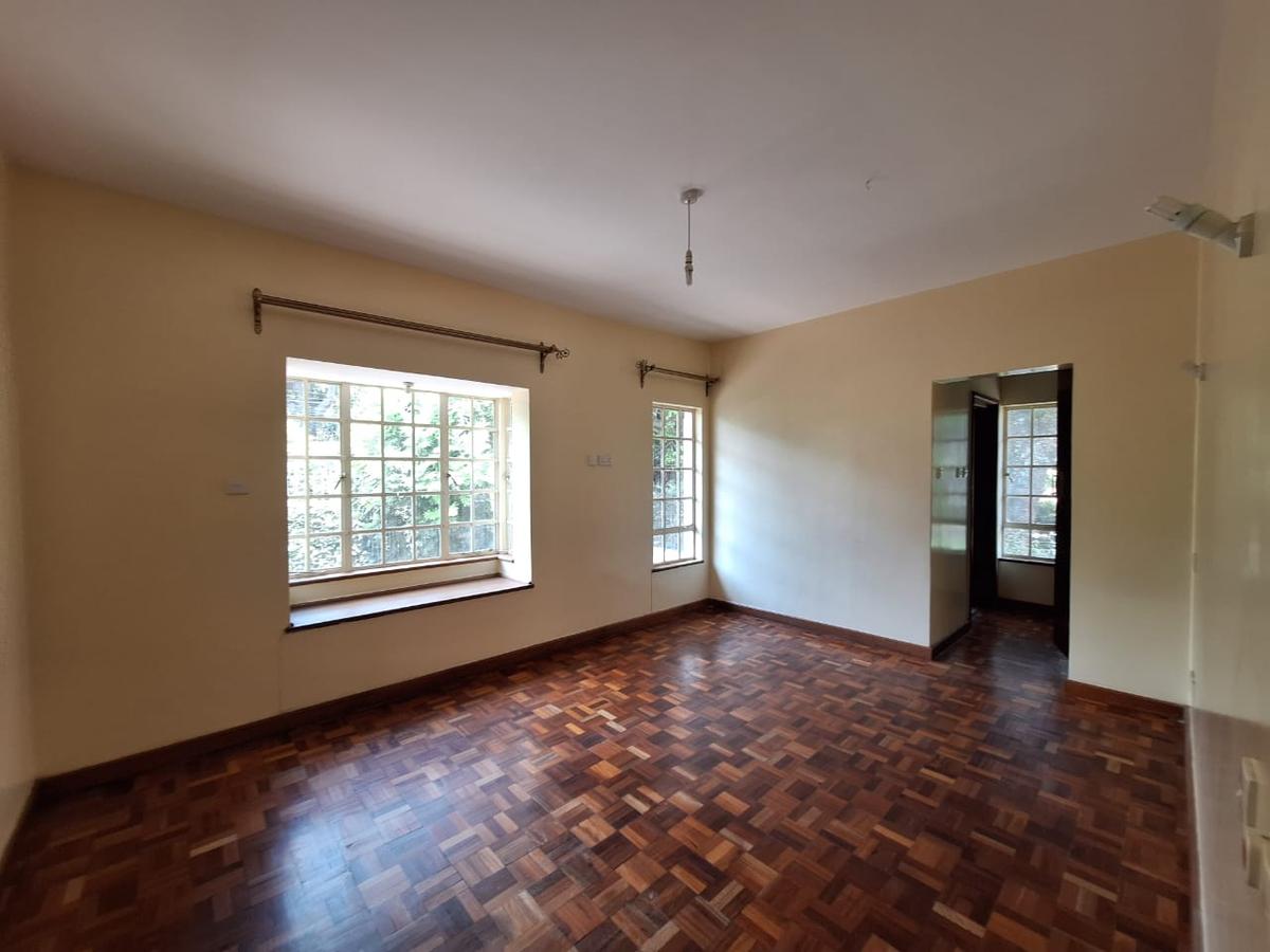 5 Bed Townhouse with En Suite in Lavington - 11