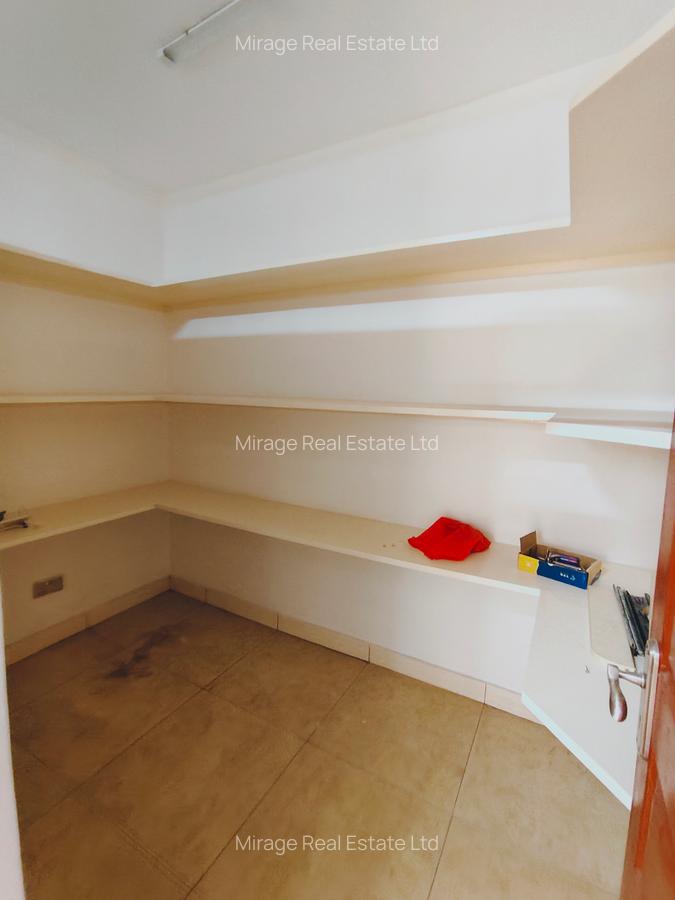 4 Bed Villa with En Suite in Riverside - 4