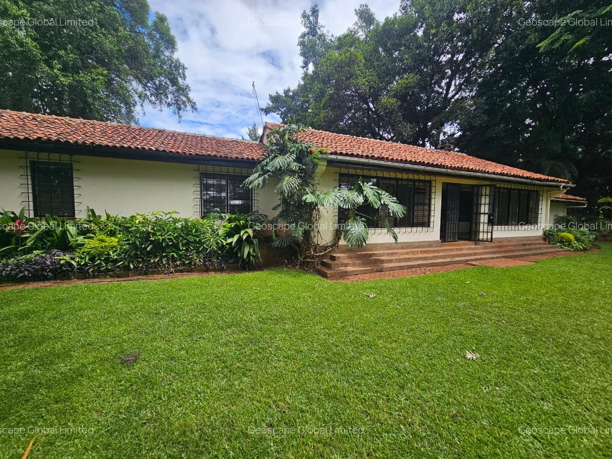 4 Bed House with En Suite in Rosslyn - 9