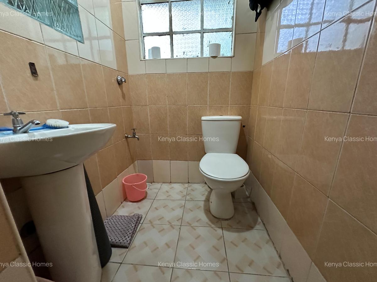 5 Bed House with En Suite at Lavington - 16