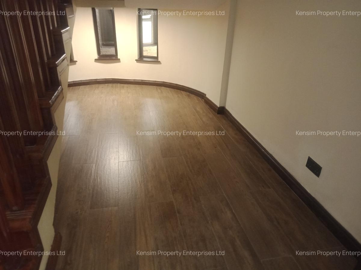 5 Bed Townhouse with En Suite in Lavington - 5