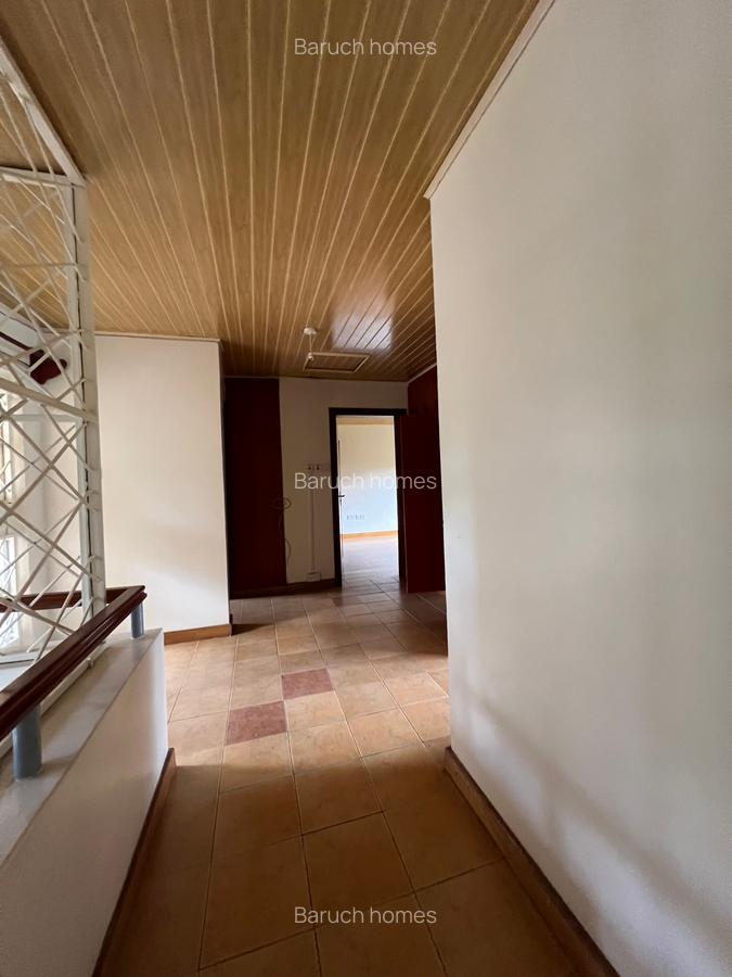 4 Bed Villa with En Suite in Runda - 16