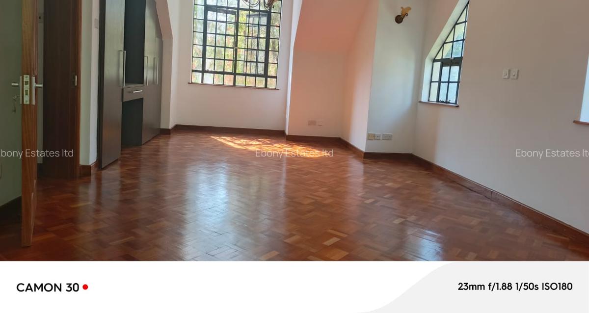 4 Bed Townhouse with En Suite in Lavington - 5