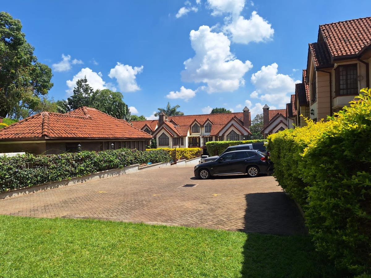 5 Bed Townhouse with En Suite in Lavington - 2