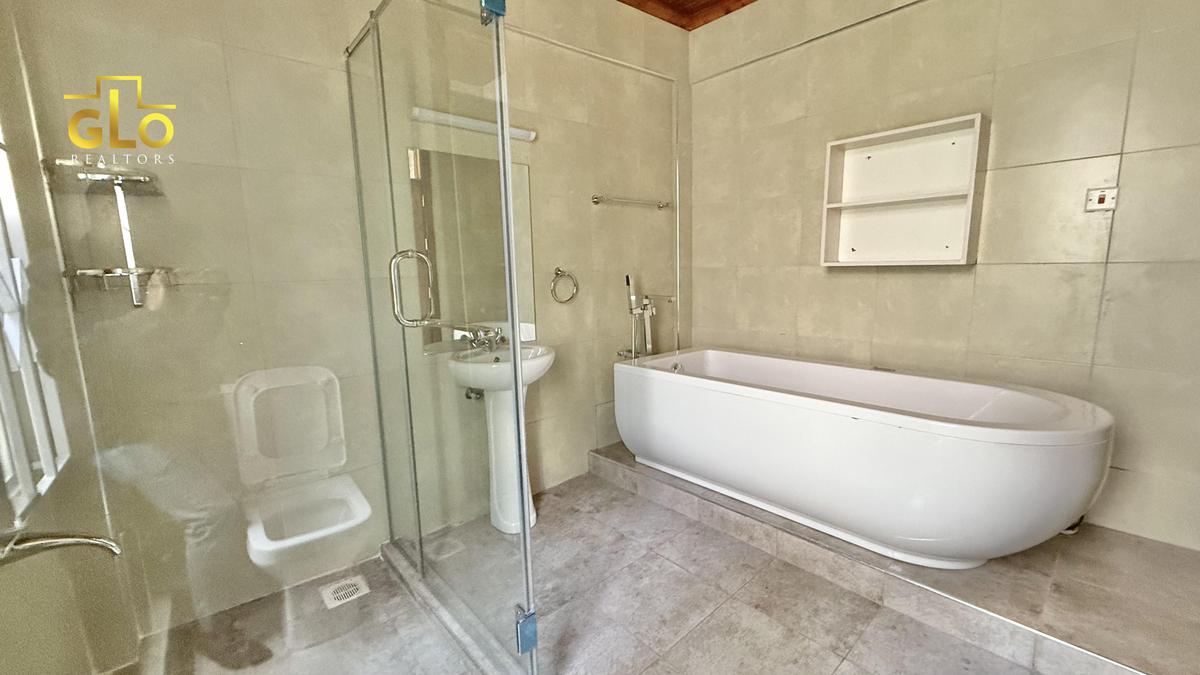 4 Bed Villa with En Suite in Spring Valley - 11