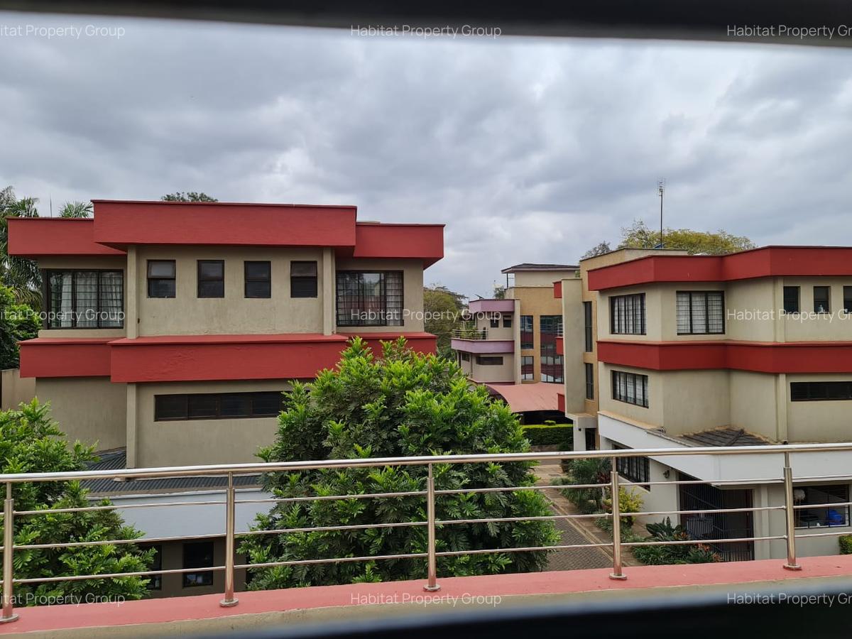 5 Bed Townhouse with En Suite at Convent Road - 2