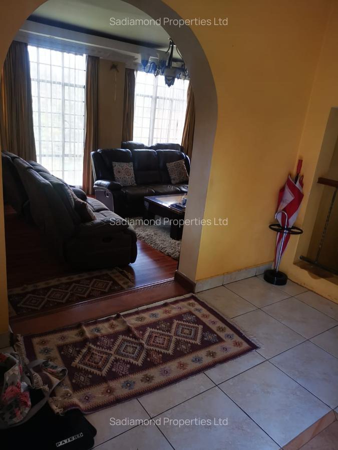 5 Bed House with En Suite in Lavington - 3
